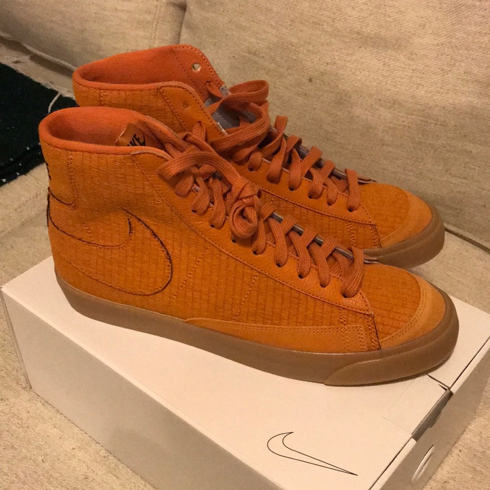 Never worn, Limited edition all orange Nikes. The classic mid ‘77s.